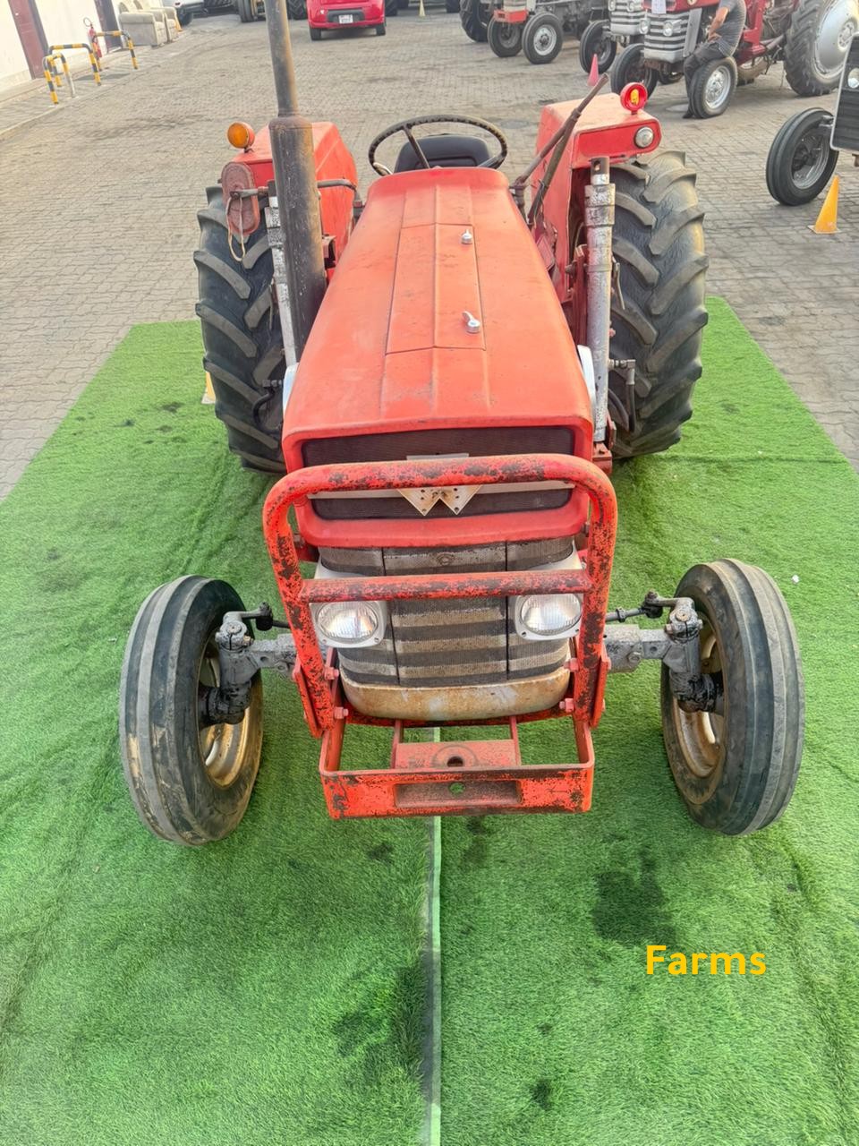 جرار ماسي فيرغسون 165 – كارونه مربعة، إنجليز